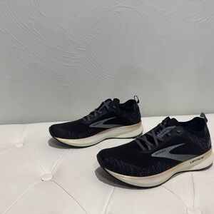 Brooks Levitate Running Shoes - Black with Cream Midsole